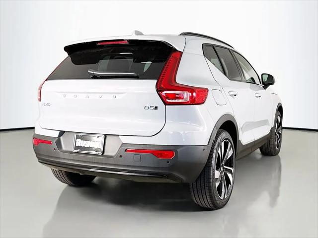2026 Volvo XC40 Plus, B5 AWD Gas (mild hybrid), Dark