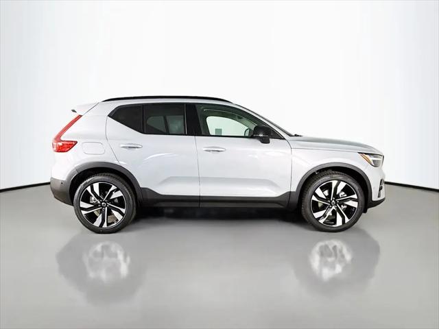 2026 Volvo XC40 Plus, B5 AWD Gas (mild hybrid), Dark