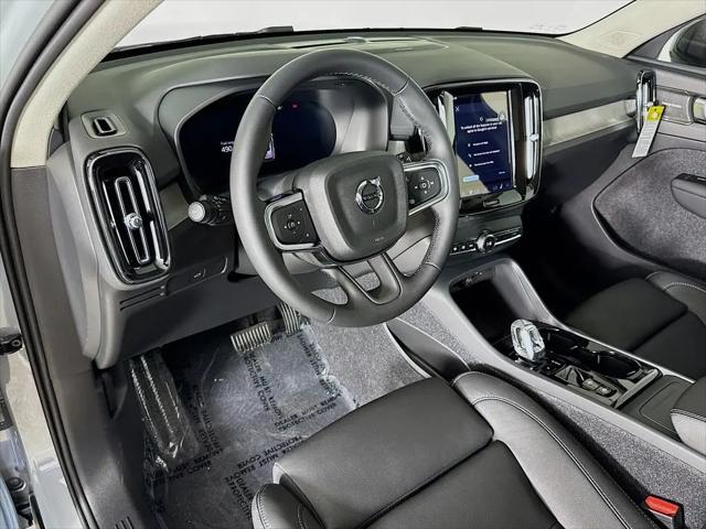 2026 Volvo XC40 Plus, B5 AWD Gas (mild hybrid), Dark
