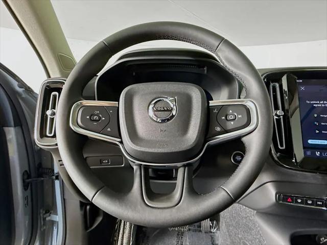 2026 Volvo XC40 Plus, B5 AWD Gas (mild hybrid), Dark
