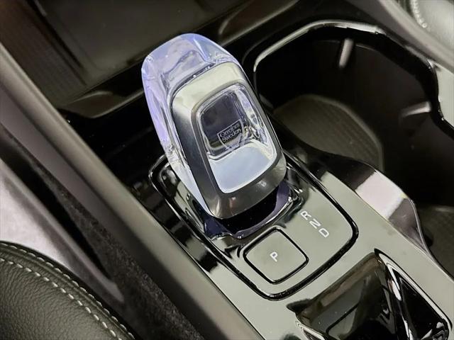 2026 Volvo XC40 Plus, B5 AWD Gas (mild hybrid), Dark