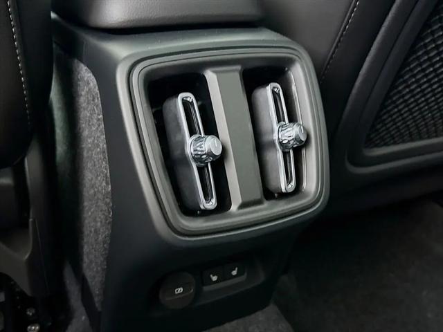 2026 Volvo XC40 Plus, B5 AWD Gas (mild hybrid), Dark
