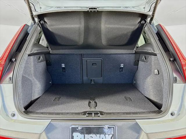2026 Volvo XC40 Plus, B5 AWD Gas (mild hybrid), Dark