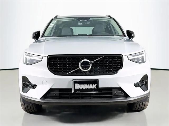 2026 Volvo XC40 Plus, B5 AWD Gas (mild hybrid), Dark