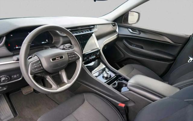 2023 Jeep Grand Cherokee L Laredo 4x2