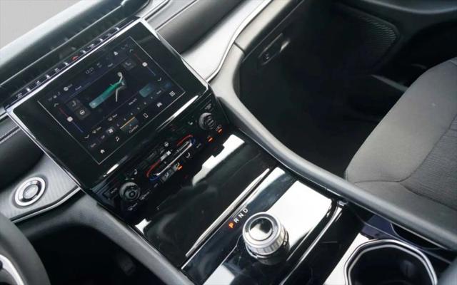 2023 Jeep Grand Cherokee L Laredo 4x2