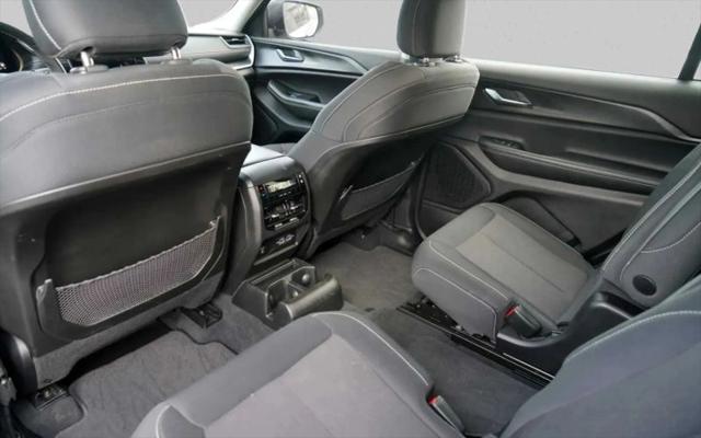2023 Jeep Grand Cherokee L Laredo 4x2