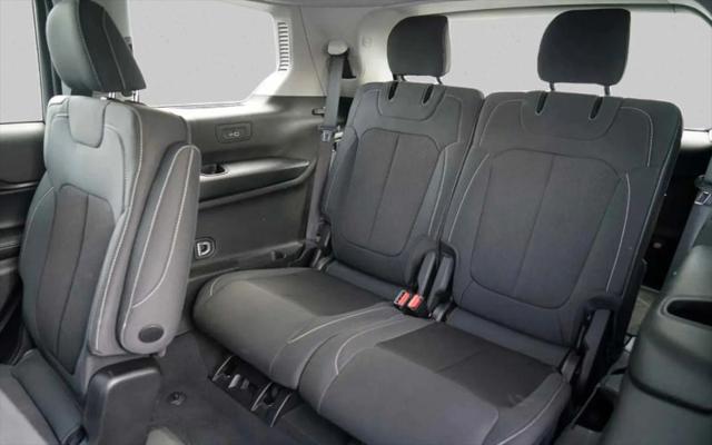 2023 Jeep Grand Cherokee L Laredo 4x2