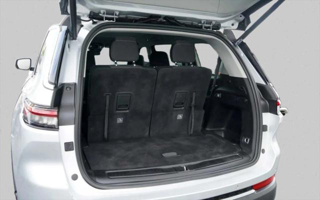 2023 Jeep Grand Cherokee L Laredo 4x2