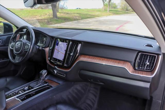2021 Volvo XC60 T6 Momentum