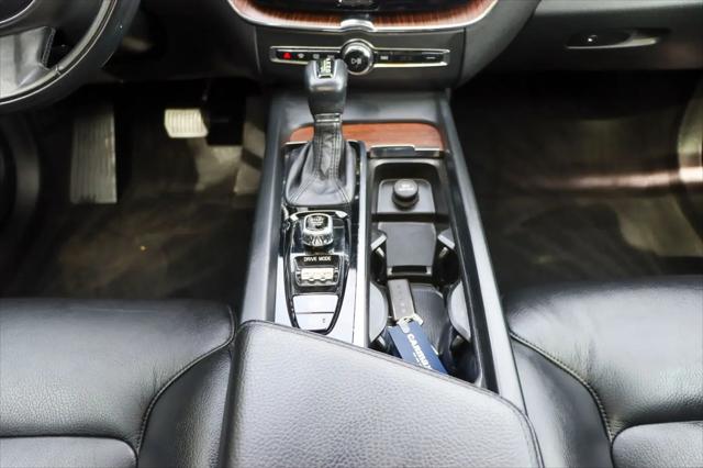 2021 Volvo XC60 T6 Momentum