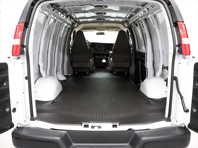2026 Chevrolet Express Cargo Van 2500 Regular Wheelbase, WT, RWD