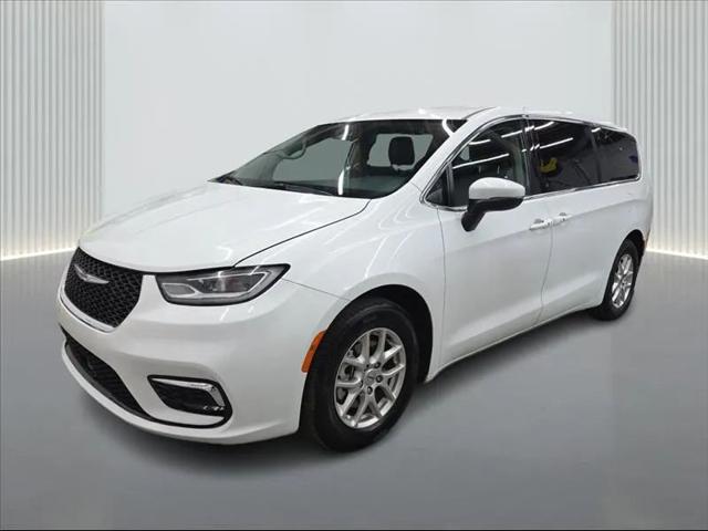 2023 Chrysler Pacifica Touring L for sale in Hillside, NJ