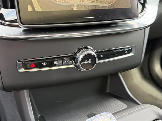 2026 Volvo XC90 Plus, B6 AWD Gas (mild hybrid), Gasoline, Bright, 7 Seats