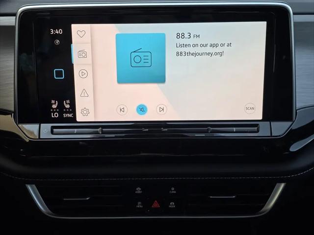 2026 Volkswagen Atlas Cross Sport SE with Technology