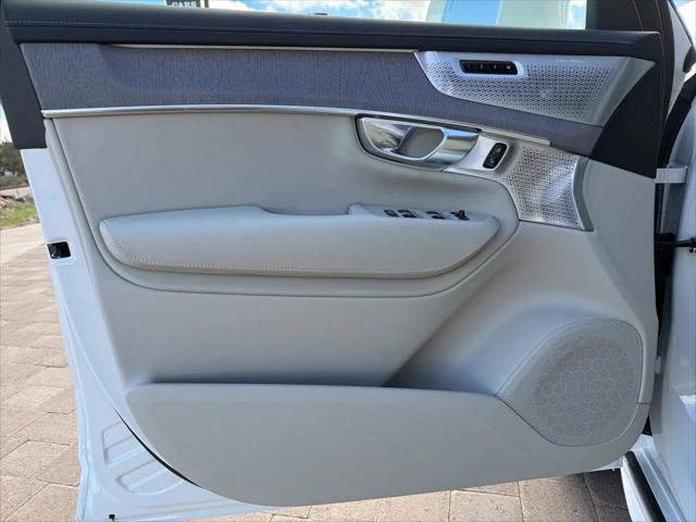 2026 Volvo XC90 Plug-In Hybrid Ultra, T8 AWD, Electric/Gasoline, Bright, 7 Seats