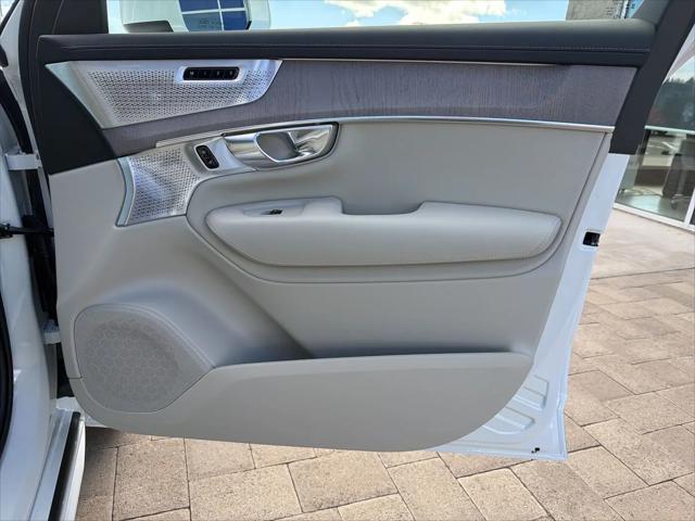 2026 Volvo XC90 Plug-In Hybrid Ultra, T8 AWD, Electric/Gasoline, Bright, 7 Seats