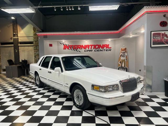 1997 Lincoln Town Car Executive for sale in Lombard, IL
