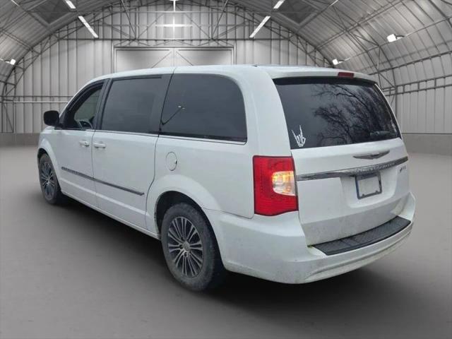 2014 Chrysler Town & Country S