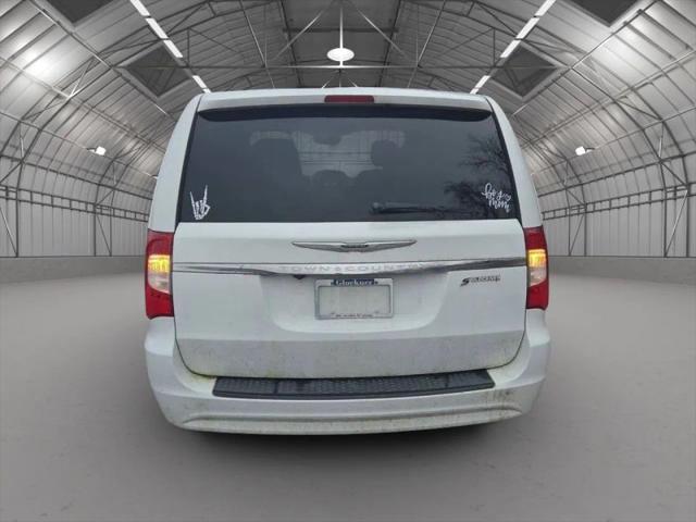2014 Chrysler Town & Country S