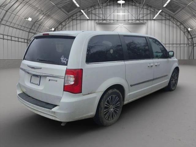 2014 Chrysler Town & Country S