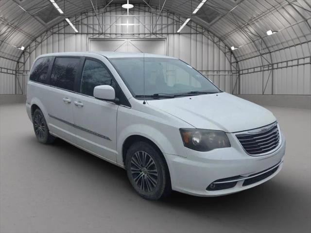 2014 Chrysler Town & Country S