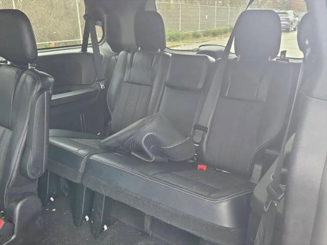 2014 Chrysler Town & Country S