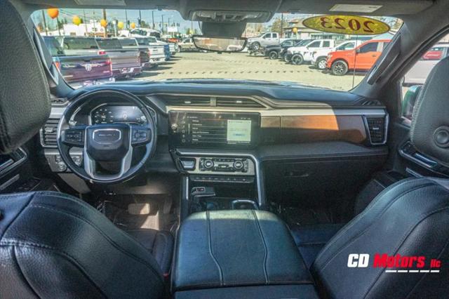 2023 GMC Sierra 1500 4WD Crew Cab Short Box Denali