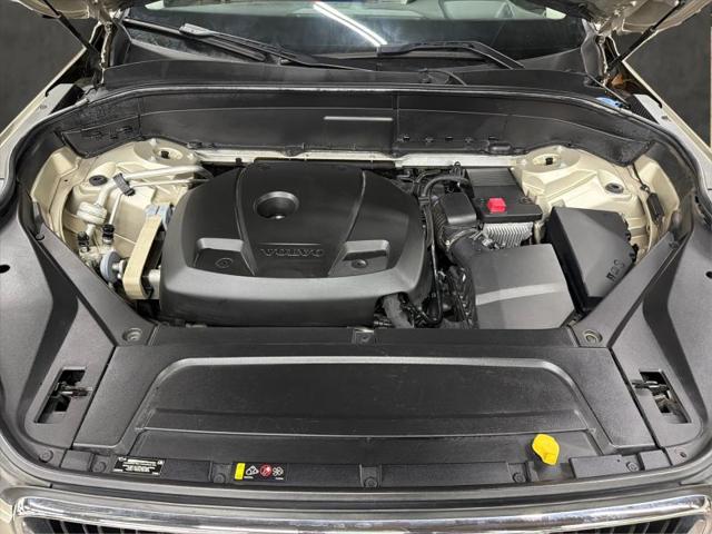 2016 Volvo XC90 T6 Momentum