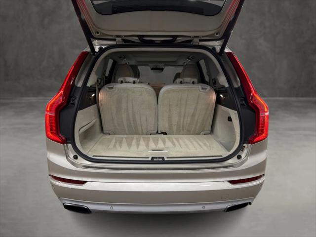 2016 Volvo XC90 T6 Momentum