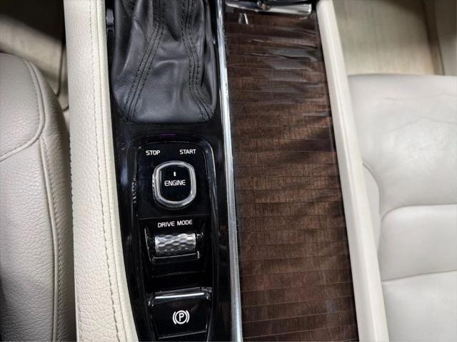 2016 Volvo XC90 T6 Momentum