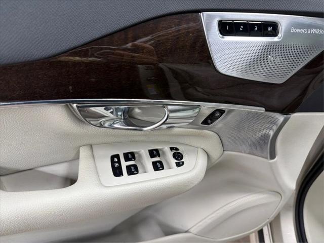 2016 Volvo XC90 T6 Momentum