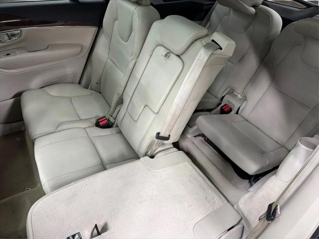 2016 Volvo XC90 T6 Momentum