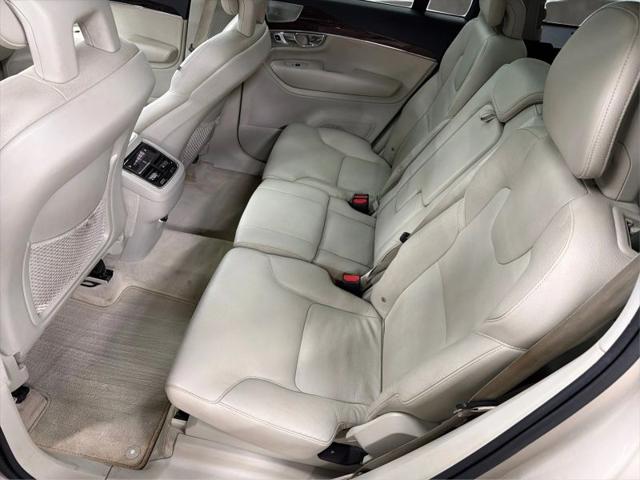 2016 Volvo XC90 T6 Momentum