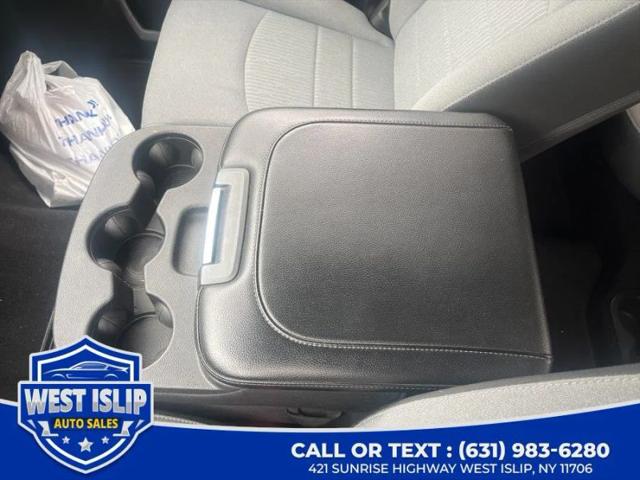 2022 Ram 1500 Classic SLT Crew Cab 4x4 5'7" Box