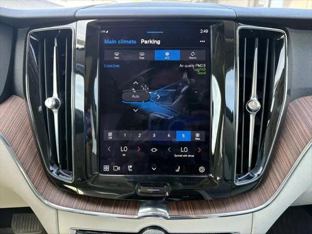 2022 Volvo XC60 B5 Momentum