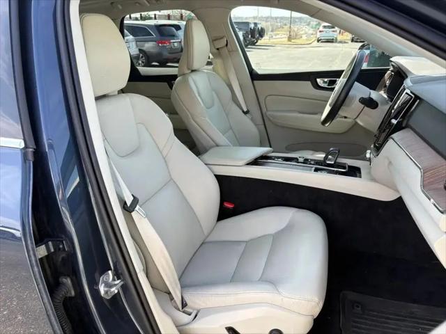 2022 Volvo XC60 B5 Momentum
