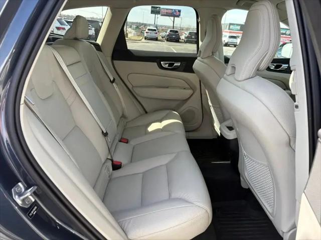 2022 Volvo XC60 B5 Momentum