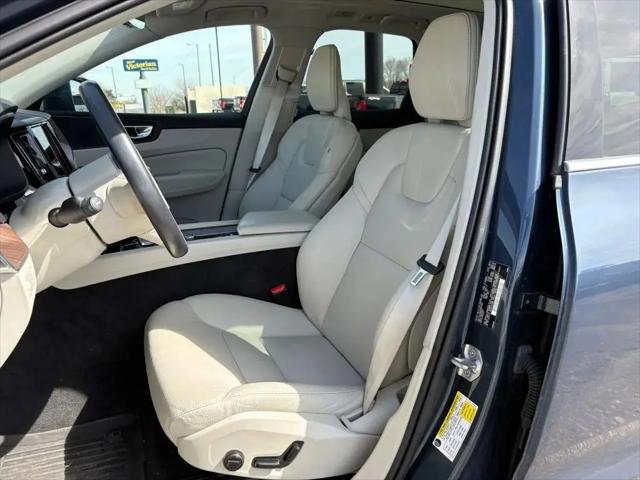 2022 Volvo XC60 B5 Momentum