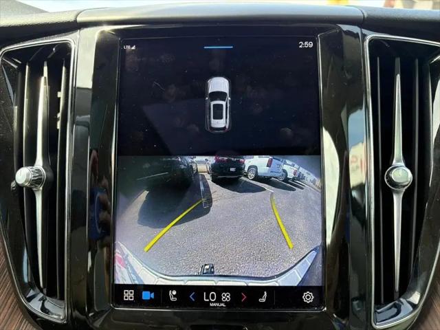 2022 Volvo XC60 B5 Momentum