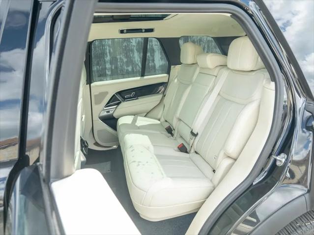 2025 Land Rover Range Rover P530 SE