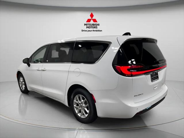 2023 Chrysler Pacifica Touring