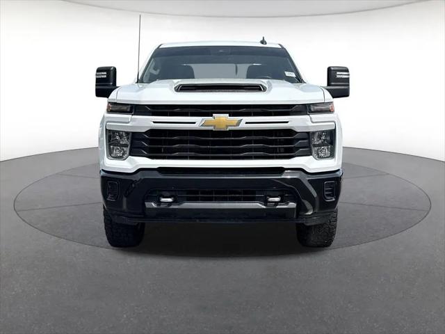 2024 Chevrolet Silverado 2500HD 4WD Crew Cab Standard Bed Custom