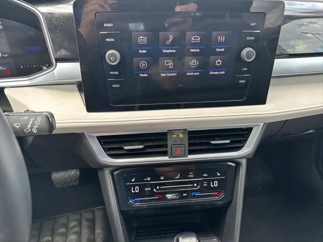2025 Volkswagen Taos 1.5T SE