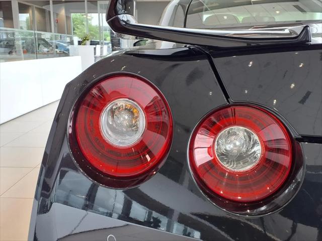2024 Nissan GT-R T-spec Dual-clutch 6-Speed Transmission