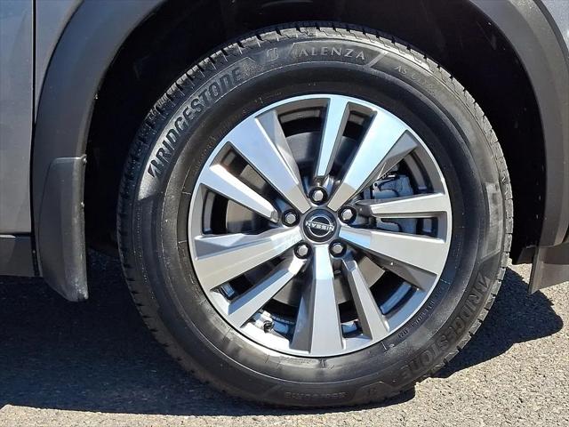 2023 Nissan Pathfinder SL 4WD