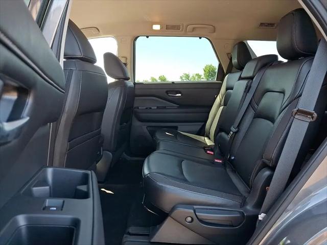 2023 Nissan Pathfinder SL 4WD