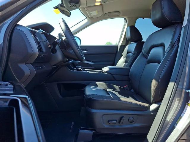 2023 Nissan Pathfinder SL 4WD