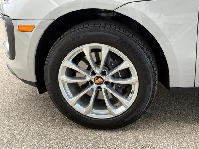 2025 Porsche Macan Macan