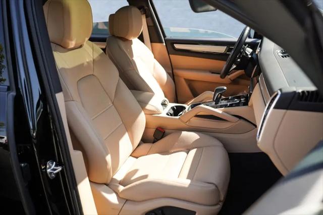2023 Porsche Cayenne E-Hybrid Platinum Edition